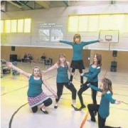 Die Showtanzgruppe präsentiert in der Turnhalle Städtelner Straße ihr Können.