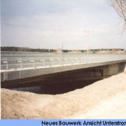 Spannbetonbrücke über die Kleine Röder bei Oschätzchen