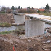 Neubau Fußgängerbrücke über die Pleiße in Regis-Breitingen