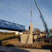 Neubau Fußgängerbrücke über die Pleiße in Regis-Breitingen